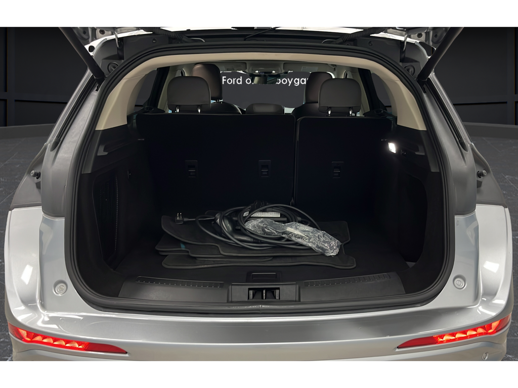 Used 2024 Silver Radiance Metallic Clearcoat Lincoln Grand Touring image 26