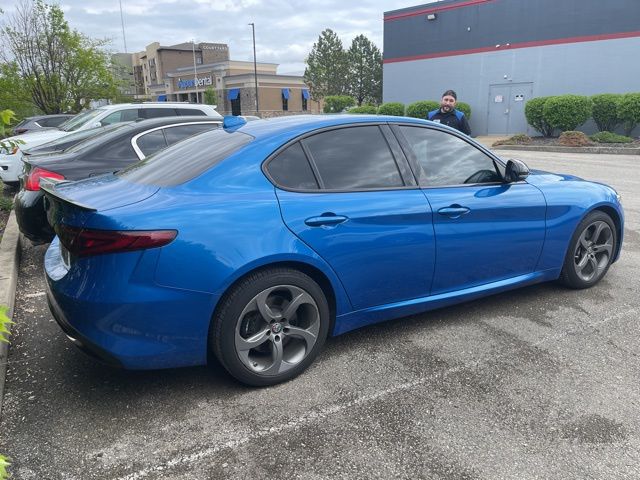 2017 Alfa Romeo Giulia Base 4
