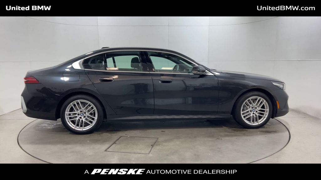 Thumbnail: 2025 BMW 5 Series - 9