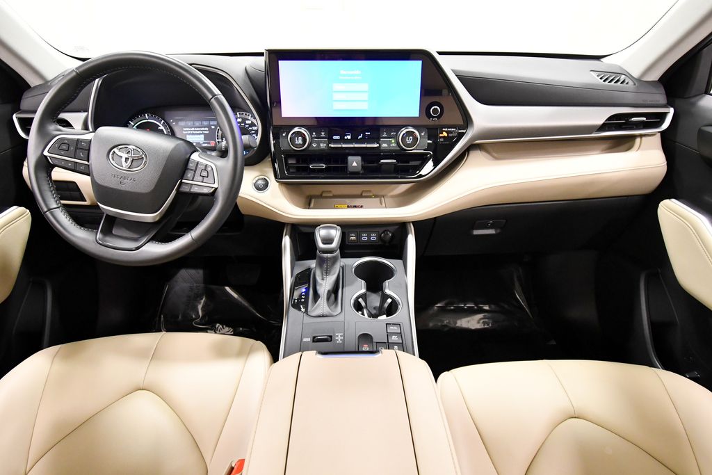 Used 2025 Toyota Highlander Hybrid SUV