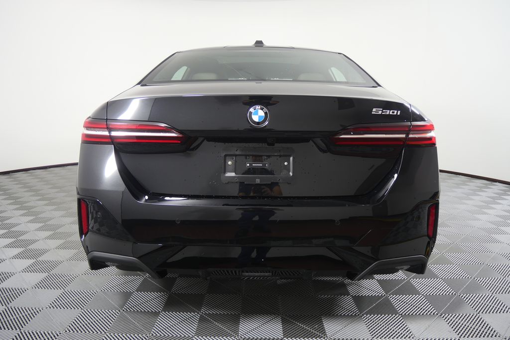 Thumbnail: 2026 BMW 5 Series - 4