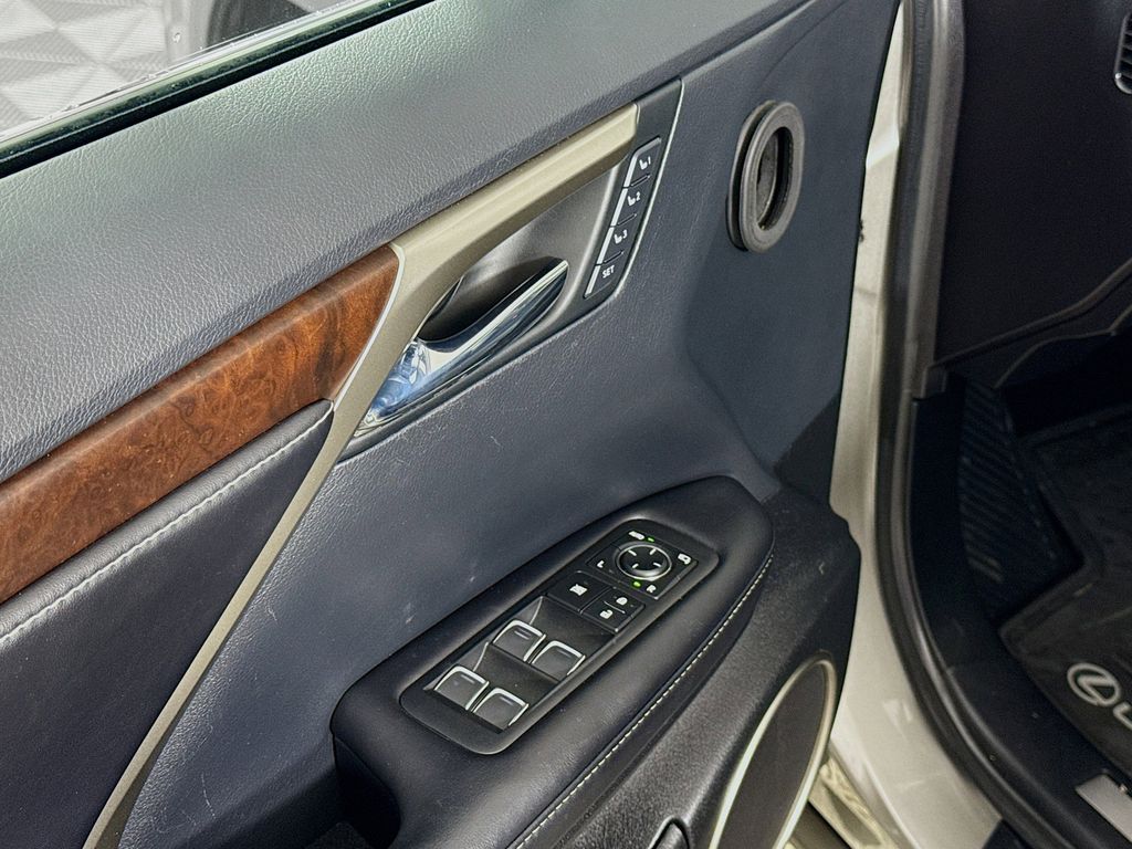 Thumbnail: 2020 Lexus RX - 18