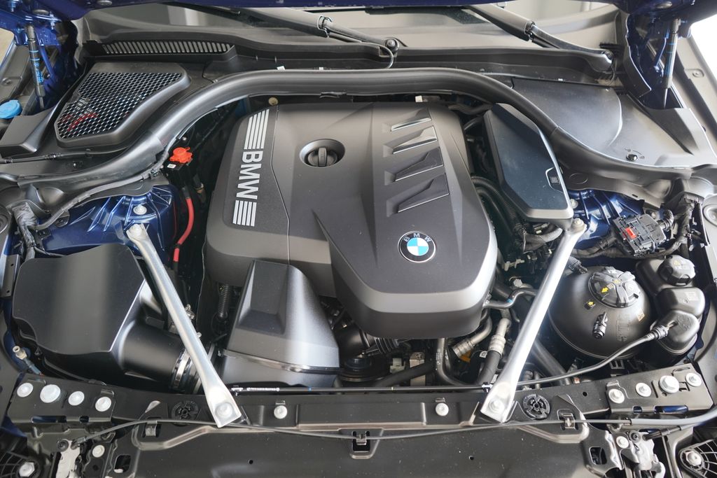 Thumbnail: 2025 BMW 5 Series - 22