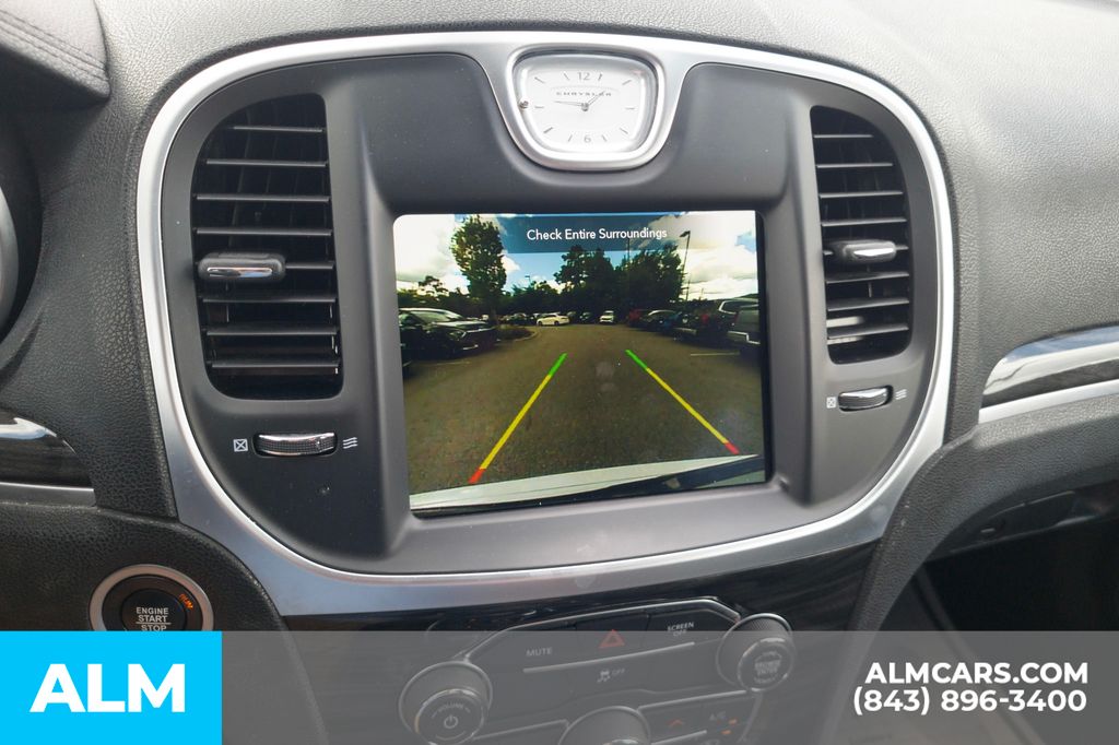 2022 Chrysler 300 Touring photo 23