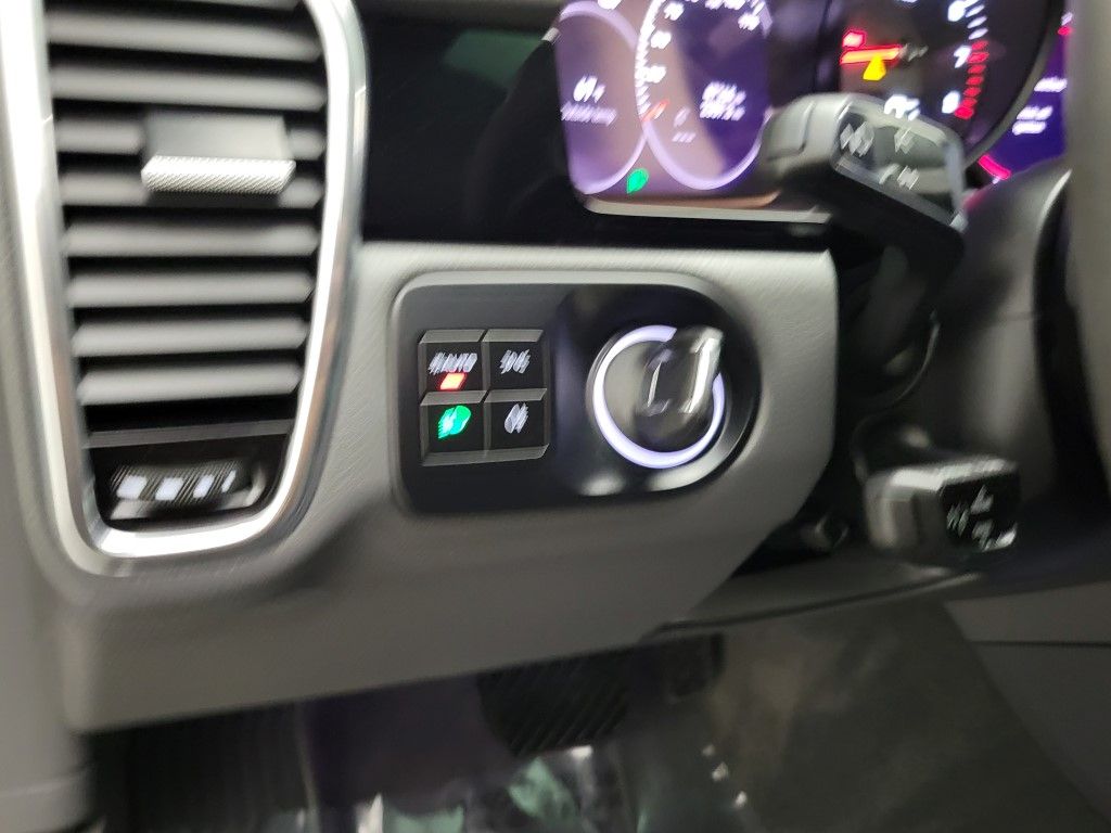 Thumbnail: 2022 Porsche Cayenne - 27