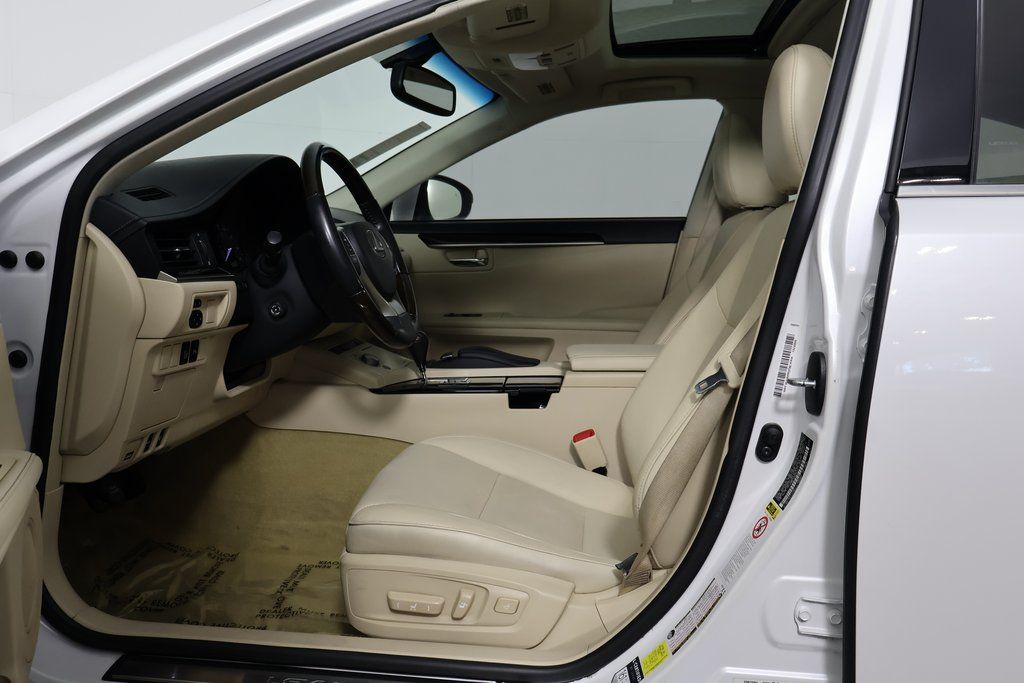 Thumbnail: 2014 Lexus ES - 10