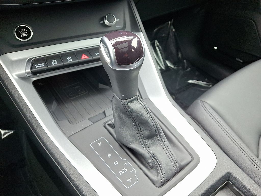 Thumbnail: 2025 Audi Q3 - 16