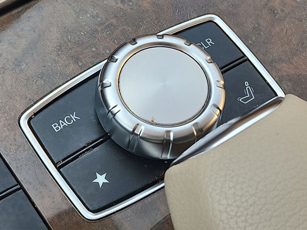 Thumbnail: 2015 Mercedes-Benz E-Class - 26