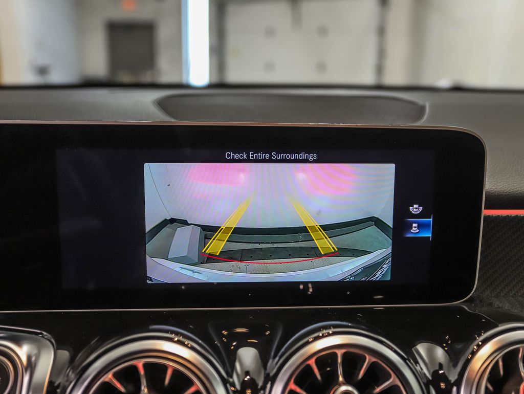 Thumbnail: 2021 Mercedes-Benz GLB - 17