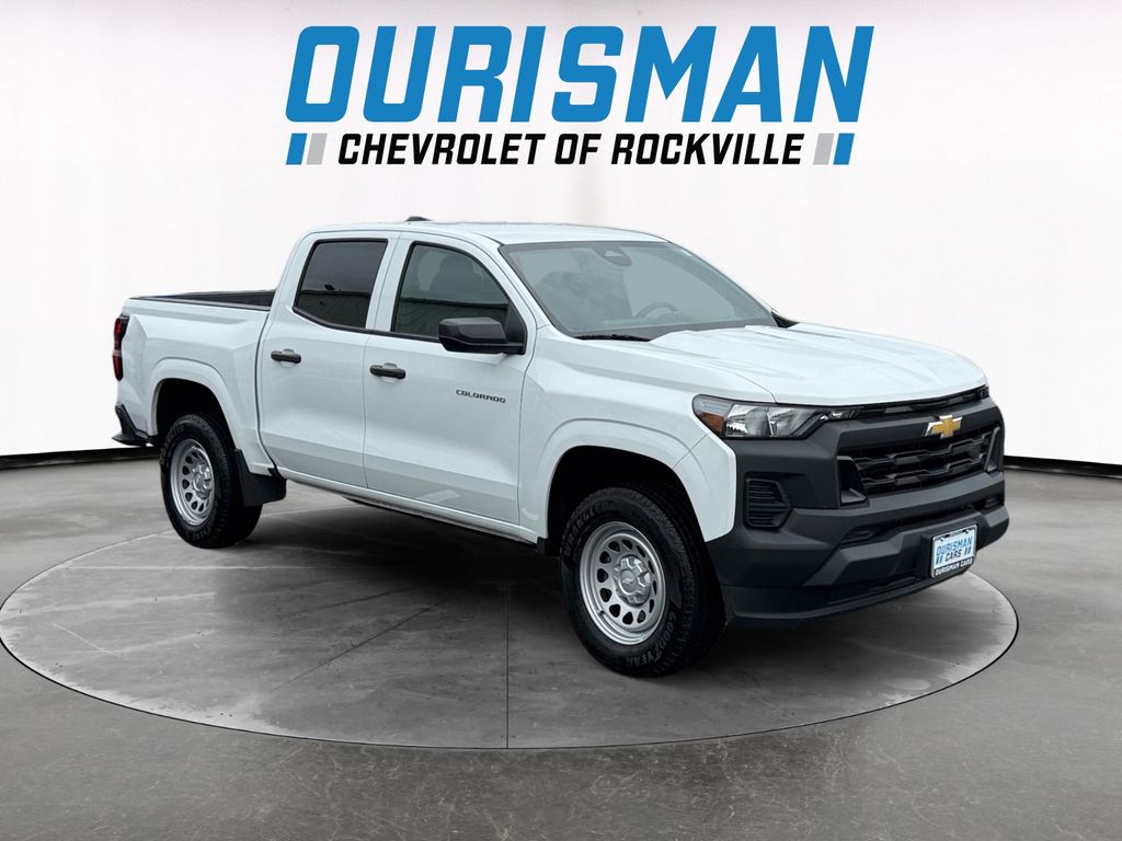 Summit White 2024 Chevrolet Colorado Pickup Truck 4X2 8-Speed Automatic