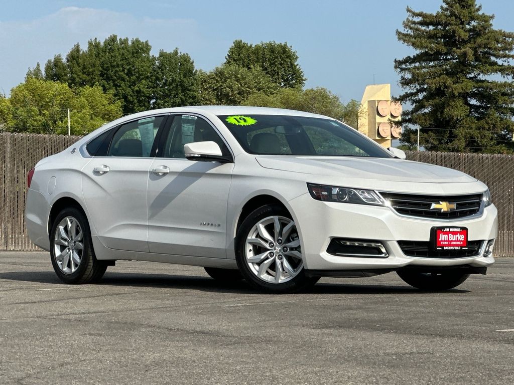 White (Iridescent Pearl Tricoat) 2019 Chevrolet Impala Sedan Front-Wheel Drive 6-Speed Automatic Overdrive