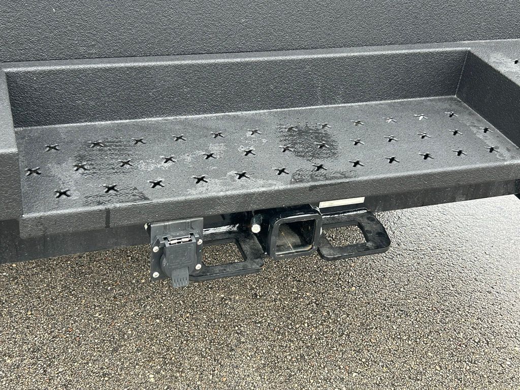 New 2025 Summit White Chevrolet Work Van image 21