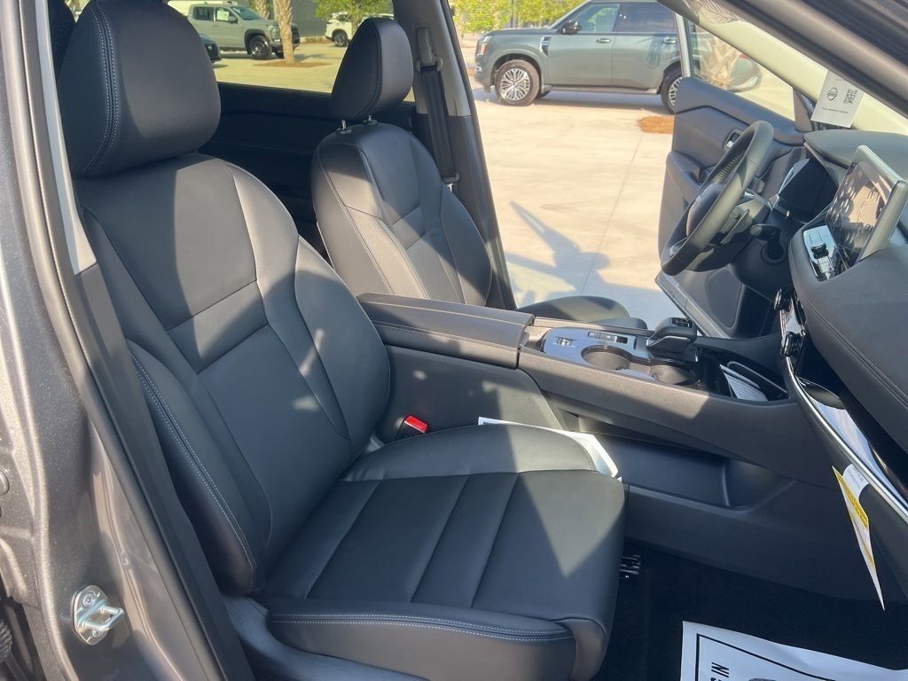2025 Gun Metallic Nissan Rogue SL FWD SUV