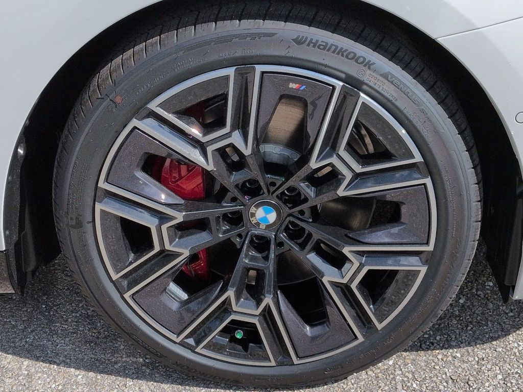 New 2027 White BMW eDrive40 image 11
