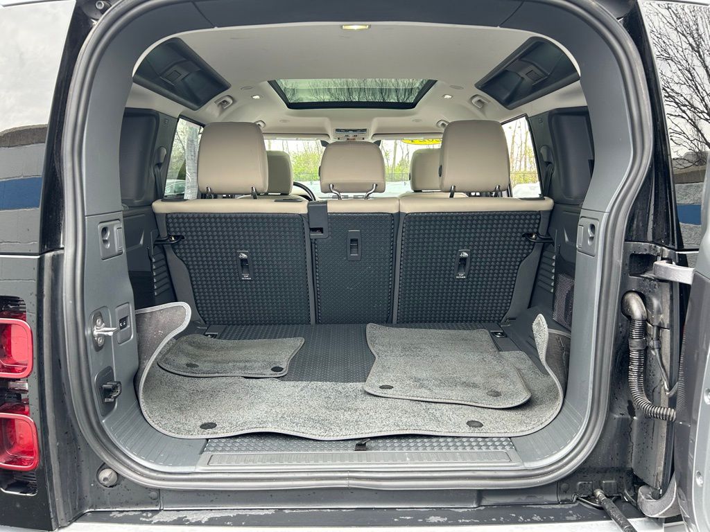 2024 Land Rover Defender 110 21