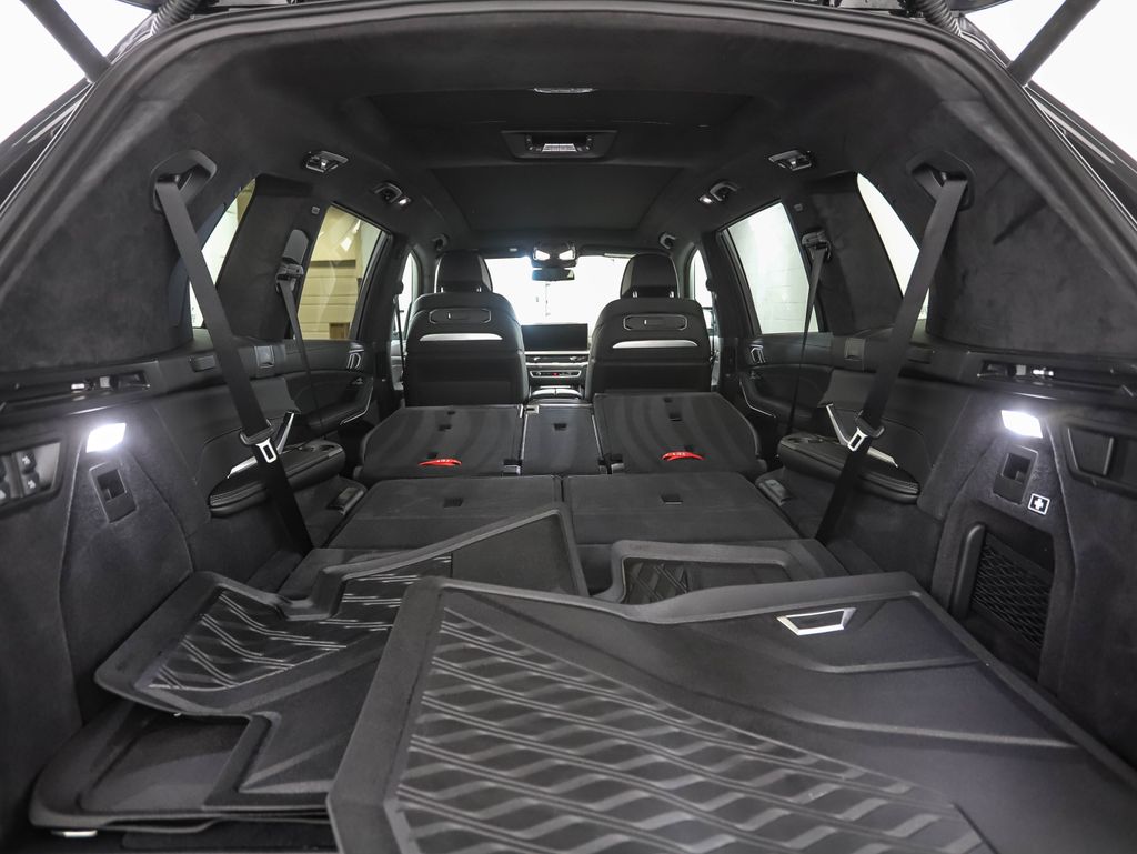 Thumbnail: 2026 BMW X7 - 30