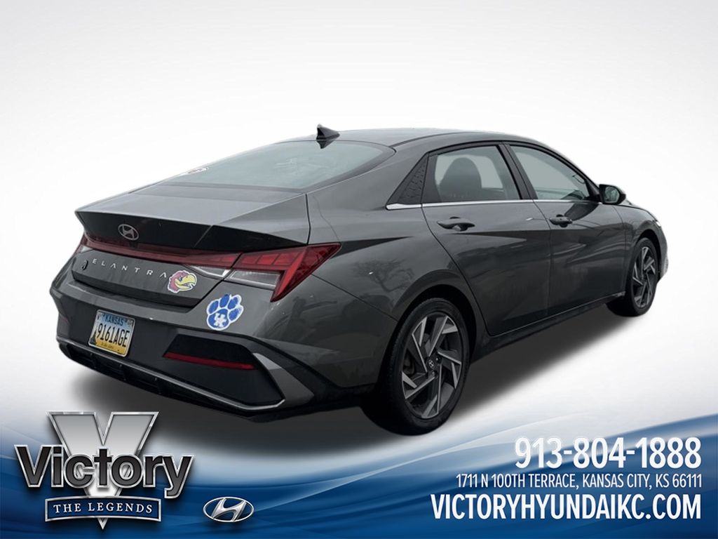 Used 2024 Gray Hyundai SEL image 8
