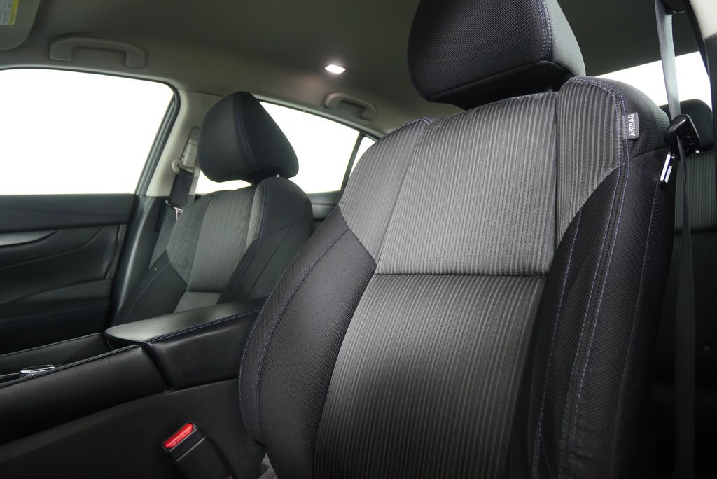 Thumbnail: 2016 Nissan Maxima - 10