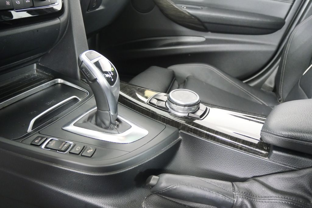 Thumbnail: 2016 BMW 3 Series - 26