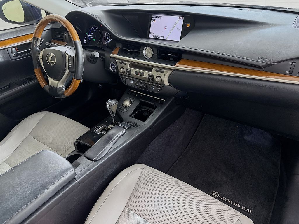 Thumbnail: 2015 Lexus ES - 29