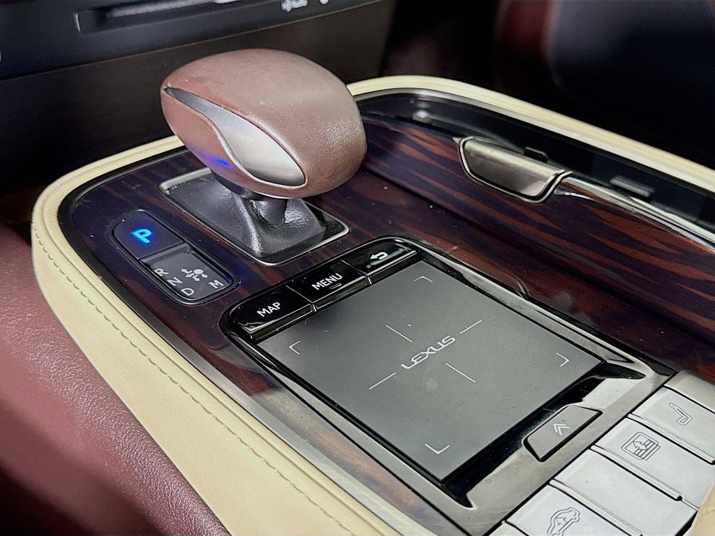 Thumbnail: 2020 Lexus LS - 17