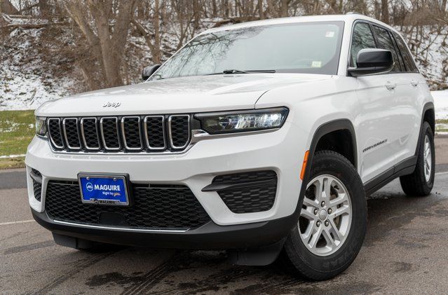 2023 Jeep Grand Cherokee Laredo 4WD