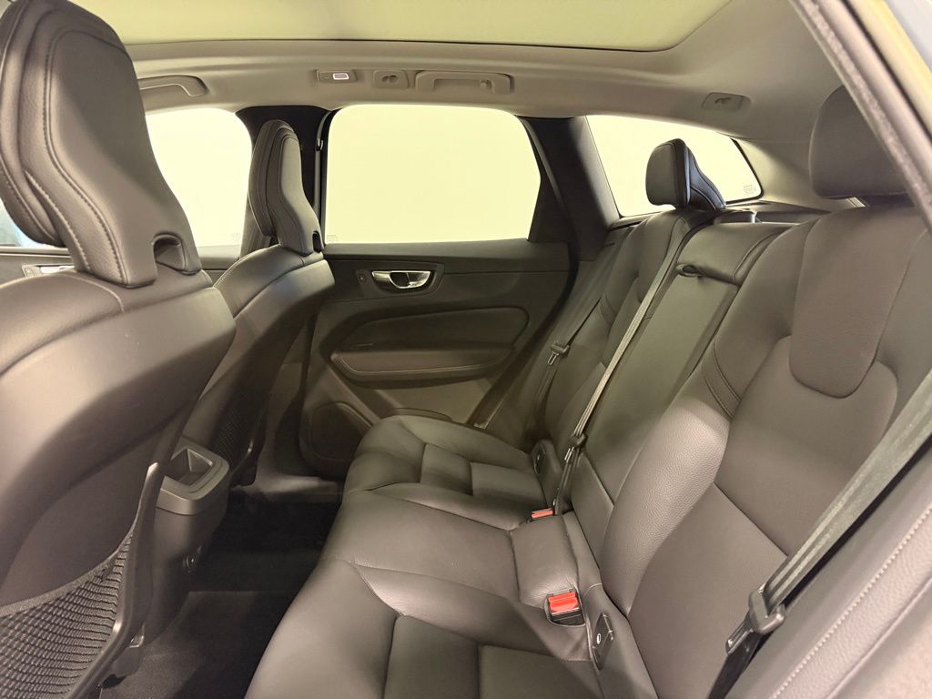 Thumbnail: 2023 Volvo XC60 - 21