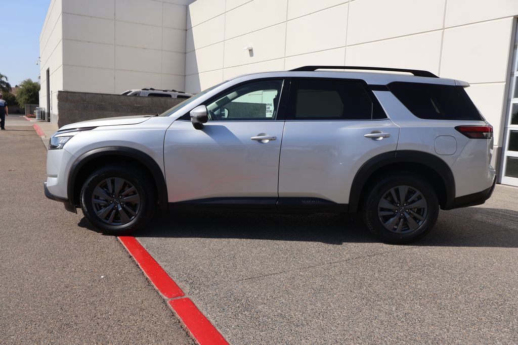 2023 Nissan Pathfinder SV 8