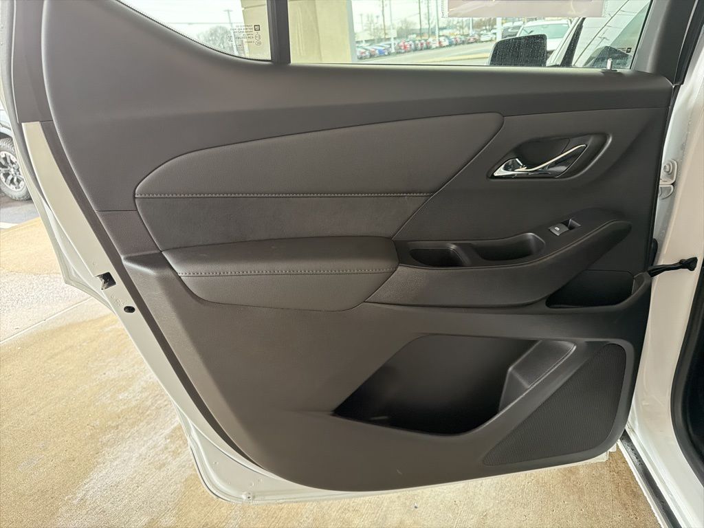 Thumbnail: 2023 Chevrolet Traverse - 20