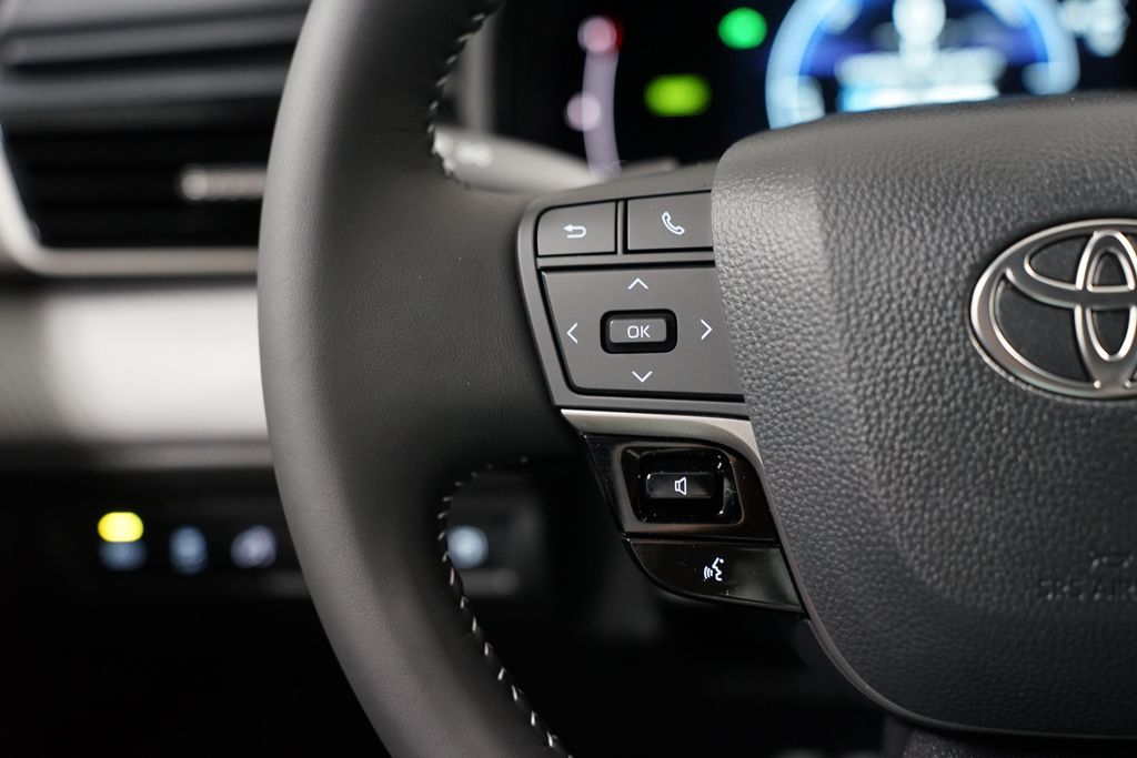 2025 Toyota Camry SE 14