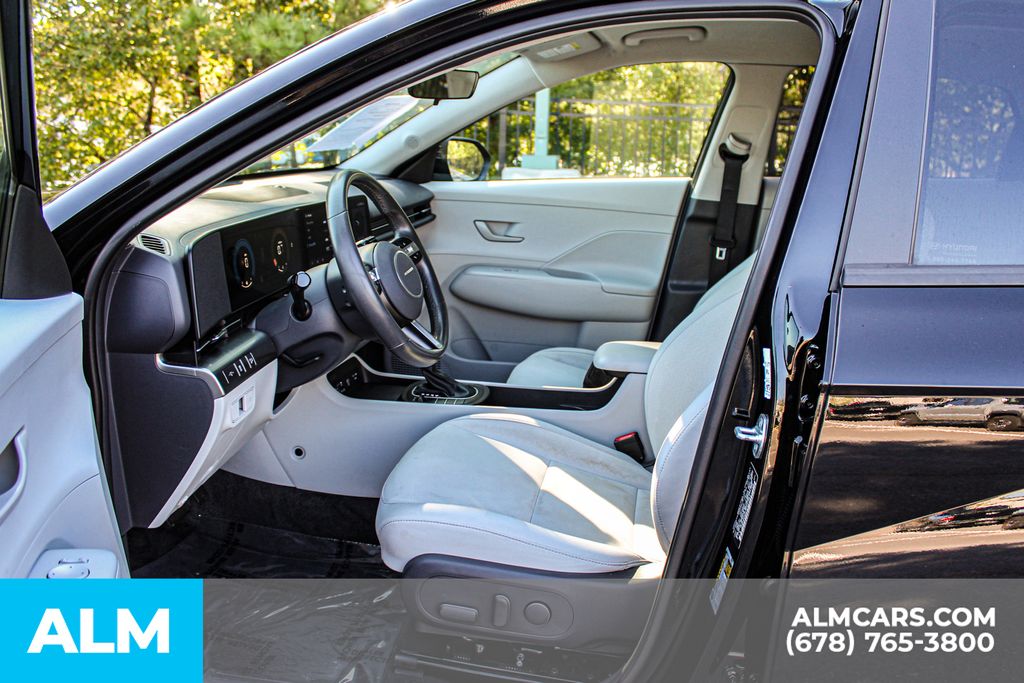 Used 2025 Black Hyundai SEL image 15
