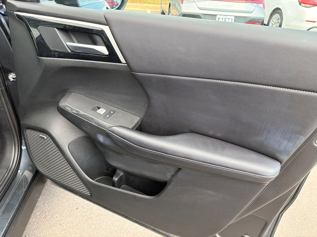 Used 2025 Cosmic Blue Metallic Mitsubishi SE image 14