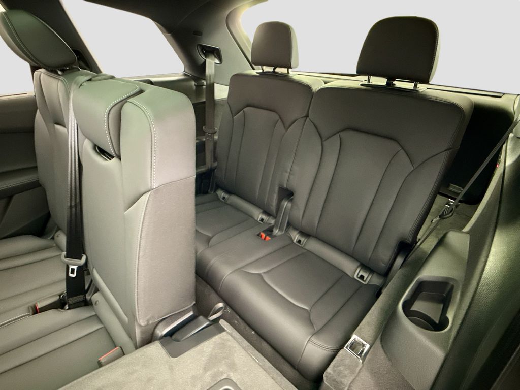 Thumbnail: 2026 Audi Q7 - 23