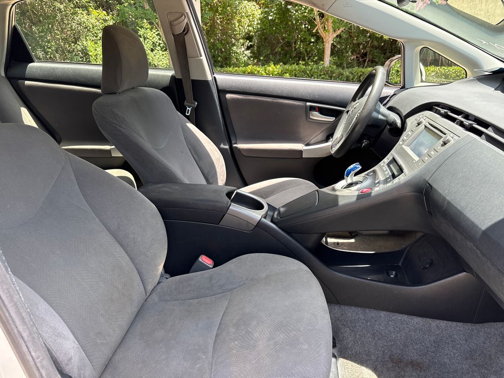 Used 2014 White Toyota Two image 27