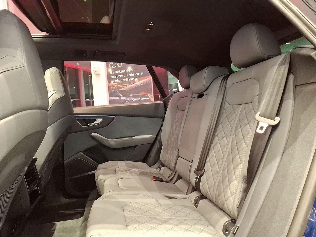 Thumbnail: 2026 Audi SQ8 - 6