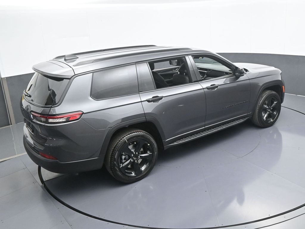 Used 2025 Baltic Gray Metallic Clearcoat Jeep Limited image 21