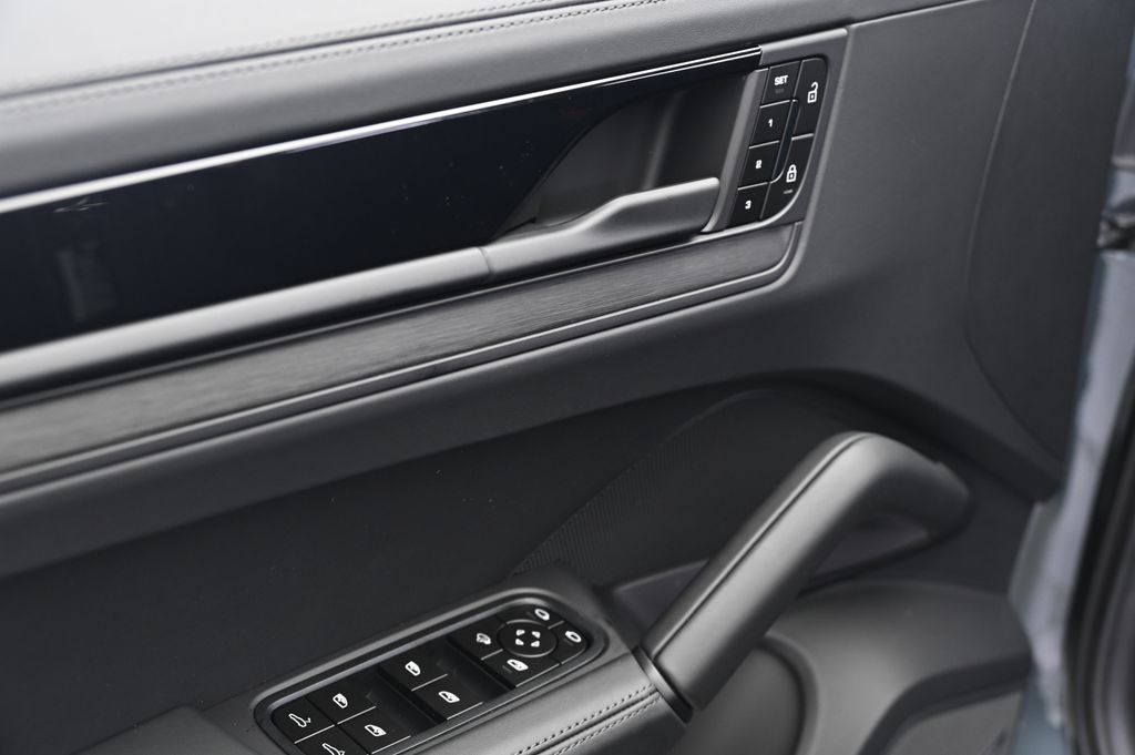 Thumbnail: 2025 Porsche Cayenne - 27