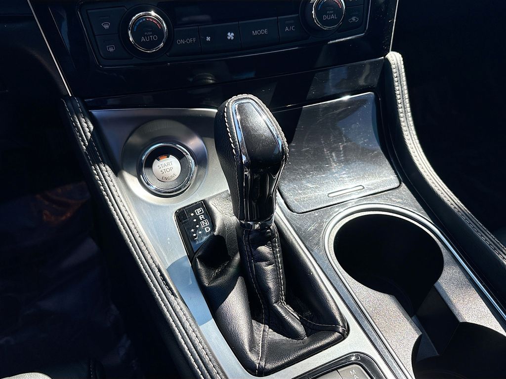 Used 2022 Gray Nissan Platinum image 17