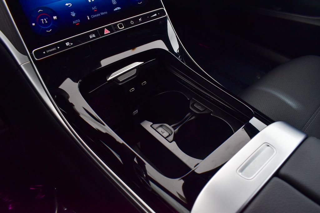 Thumbnail: 2025 Mercedes-Benz C-Class - 14