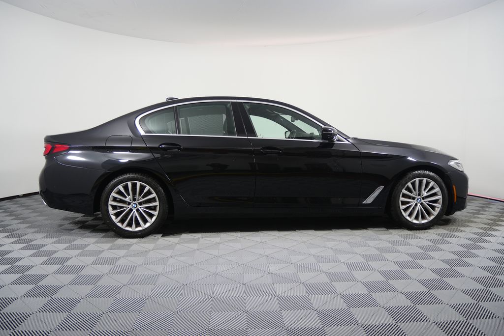Thumbnail: 2021 BMW 5 Series - 2