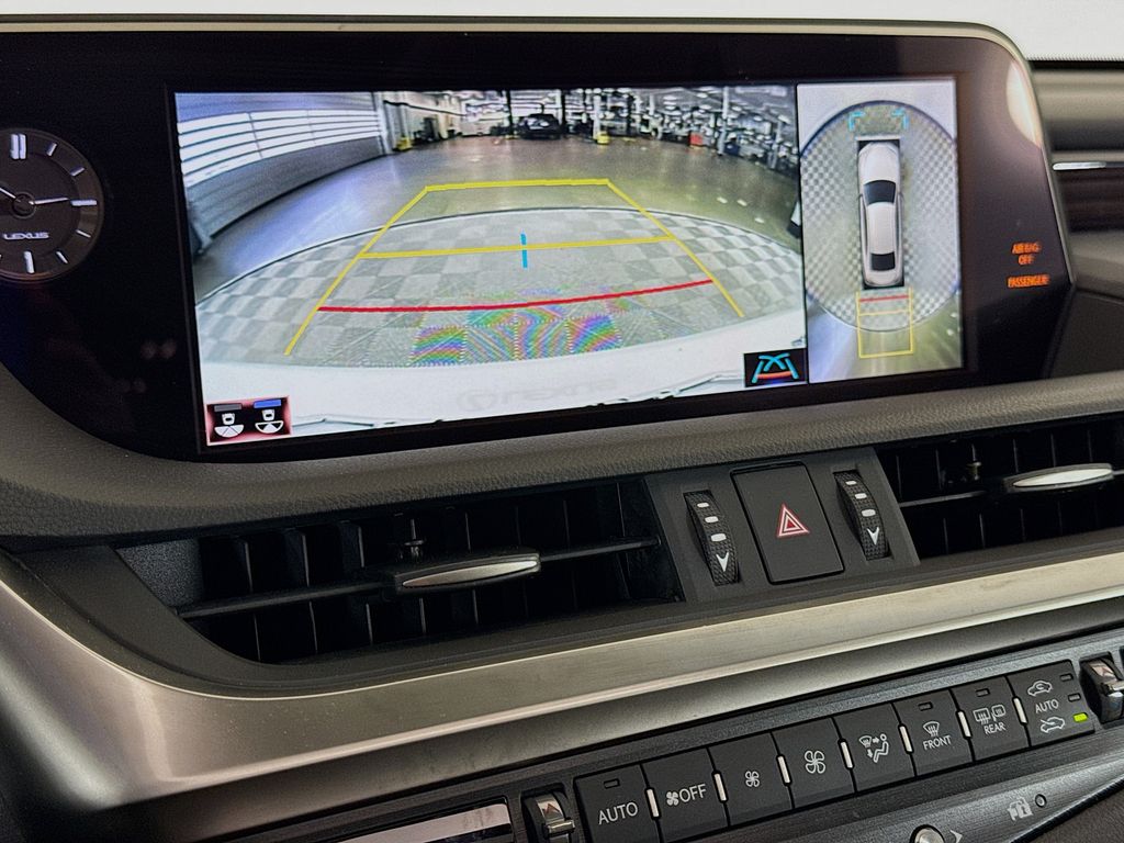 Thumbnail: 2019 Lexus ES - 14