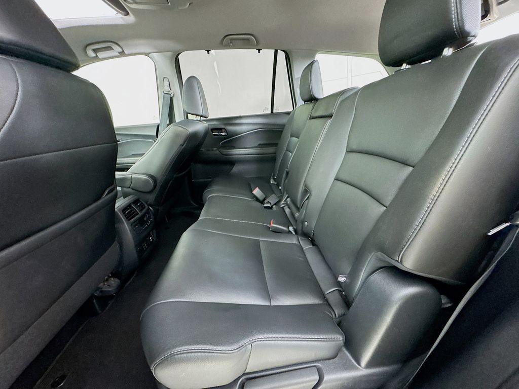 Used Car 2020 Honda Pilot  Touring For Sale Under $25,000 In Austin, Texas