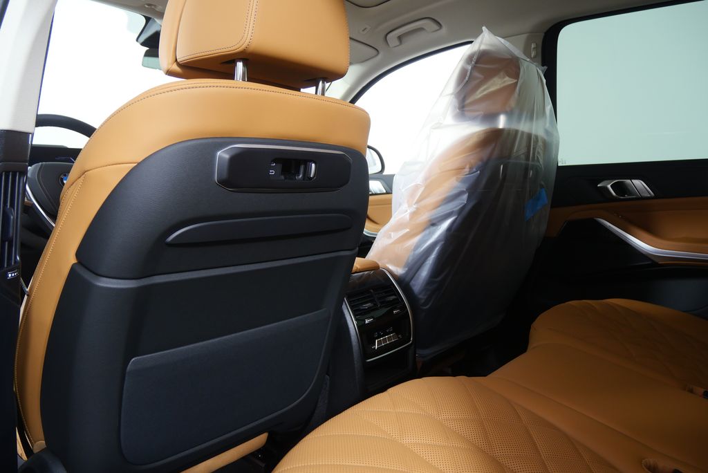 Thumbnail: 2026 BMW X7 - 18