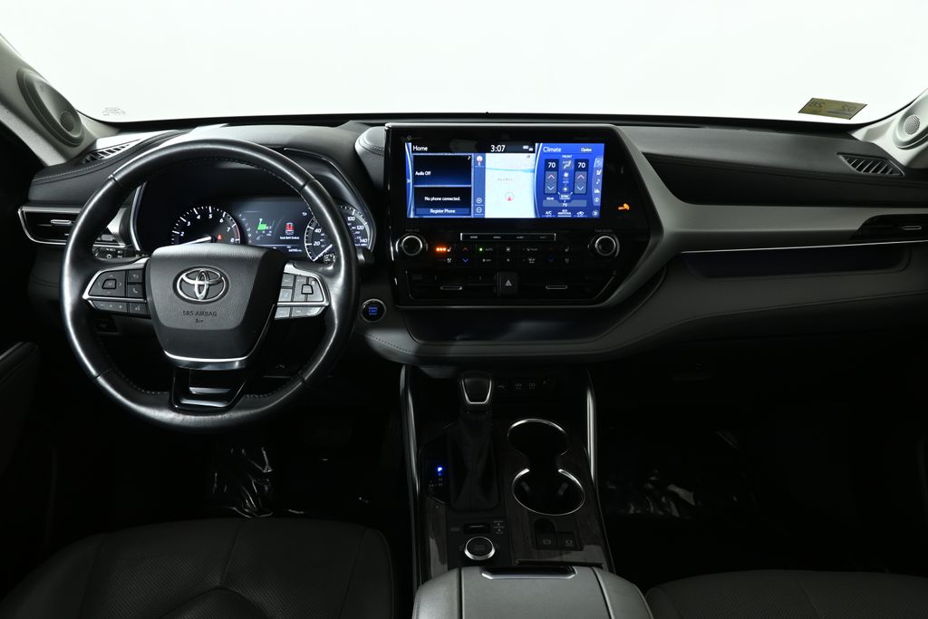 Thumbnail: 2020 Toyota Highlander - 18