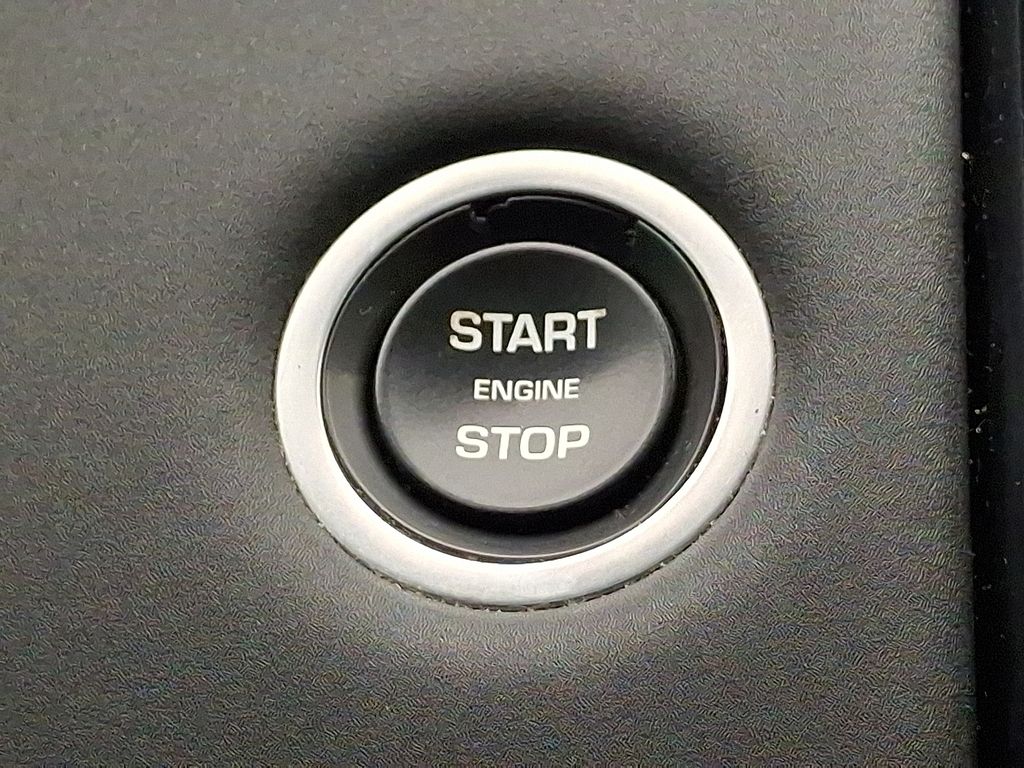 Thumbnail: 2019 Land Rover Discovery - 26