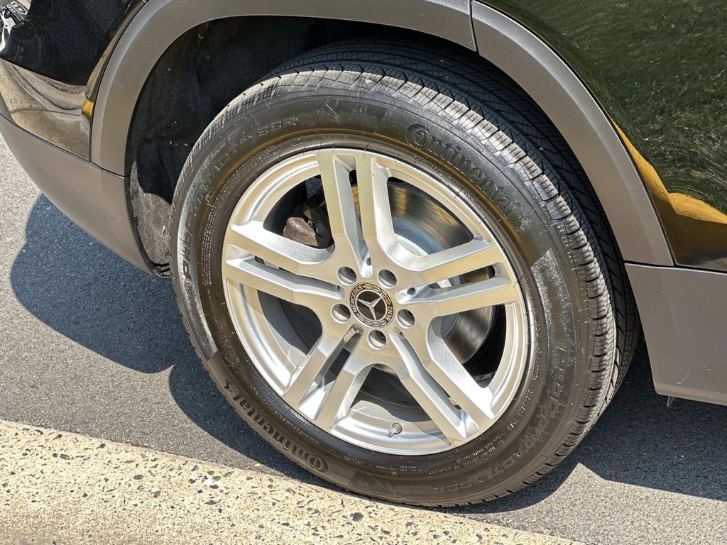 Thumbnail: 2022 Mercedes-Benz GLB - 17