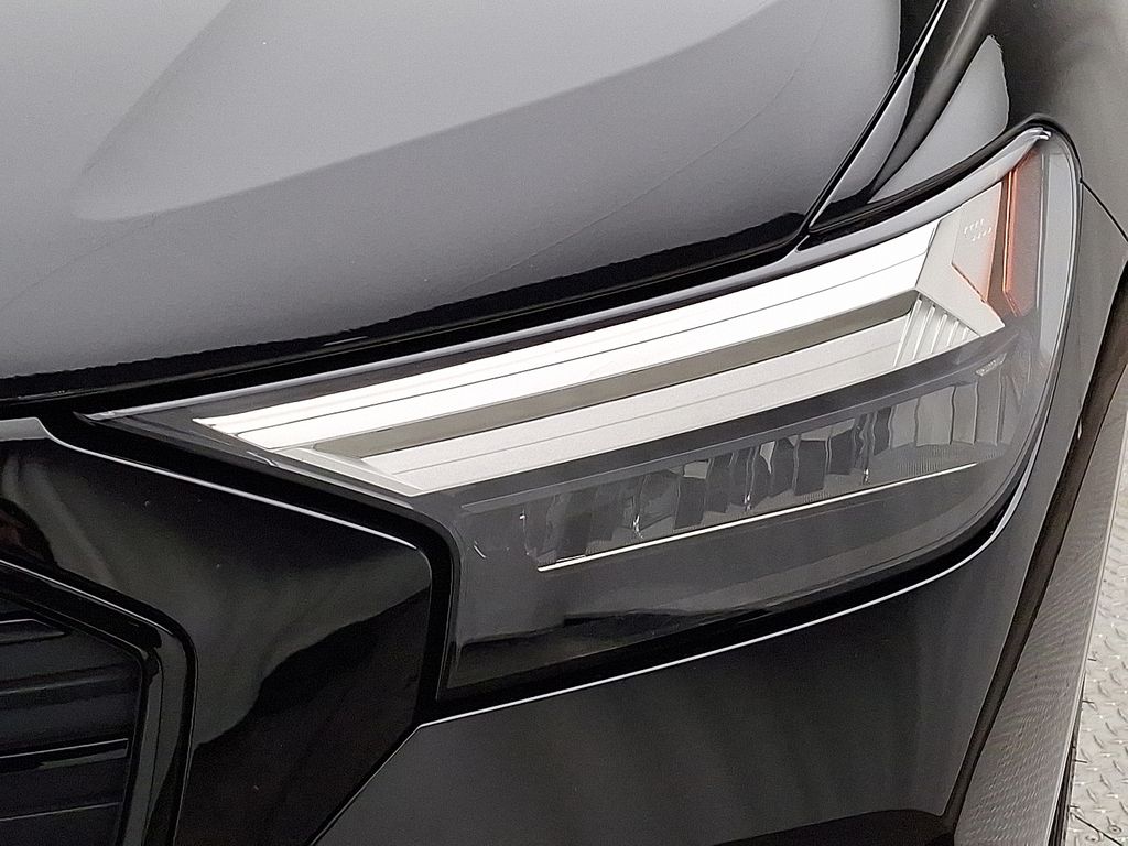 Thumbnail: 2023 Audi Q4 e-tron - 9