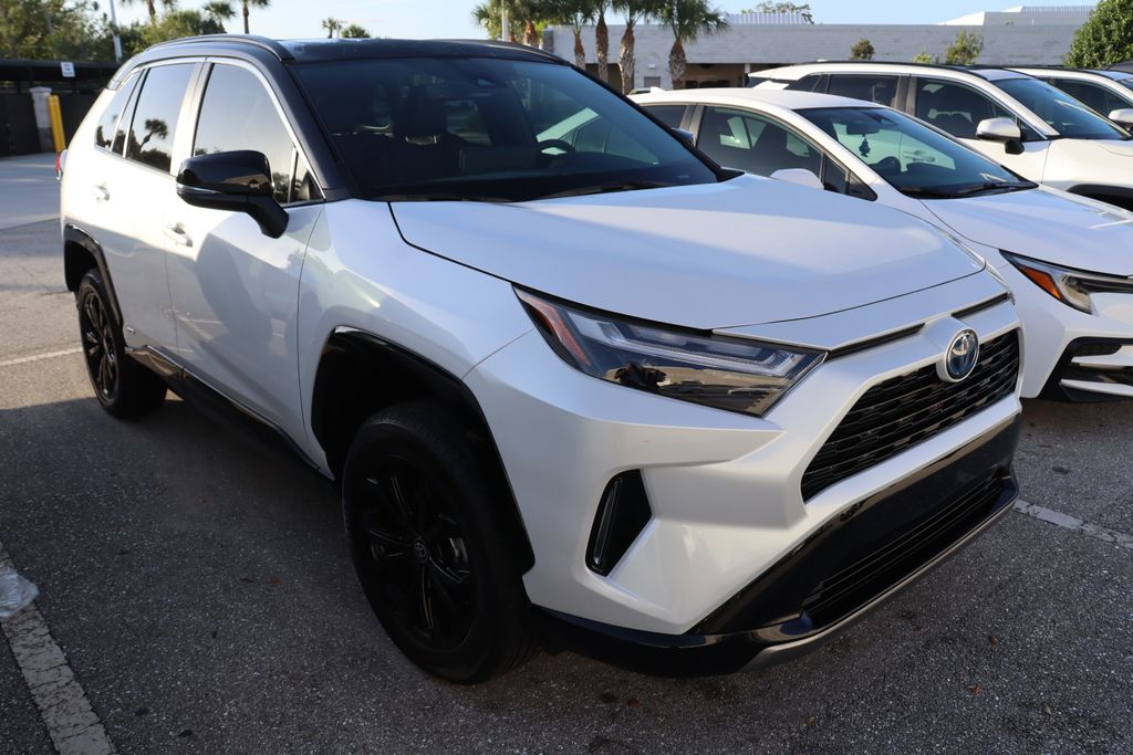 2024 Toyota RAV4 XSE 6