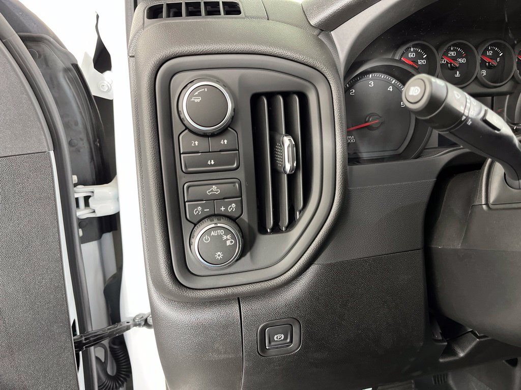 Thumbnail: 2026 Chevrolet Silverado 3500 - 24