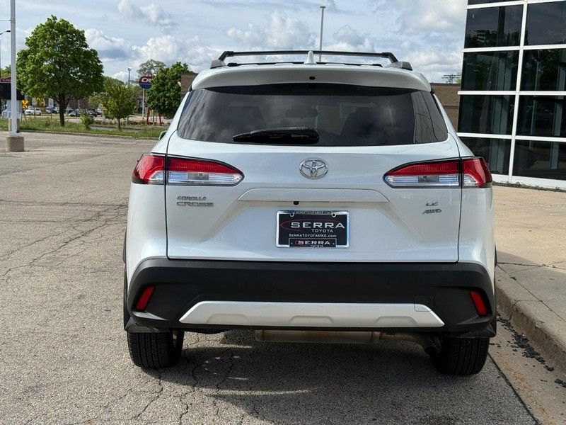 View vehicle photo 4